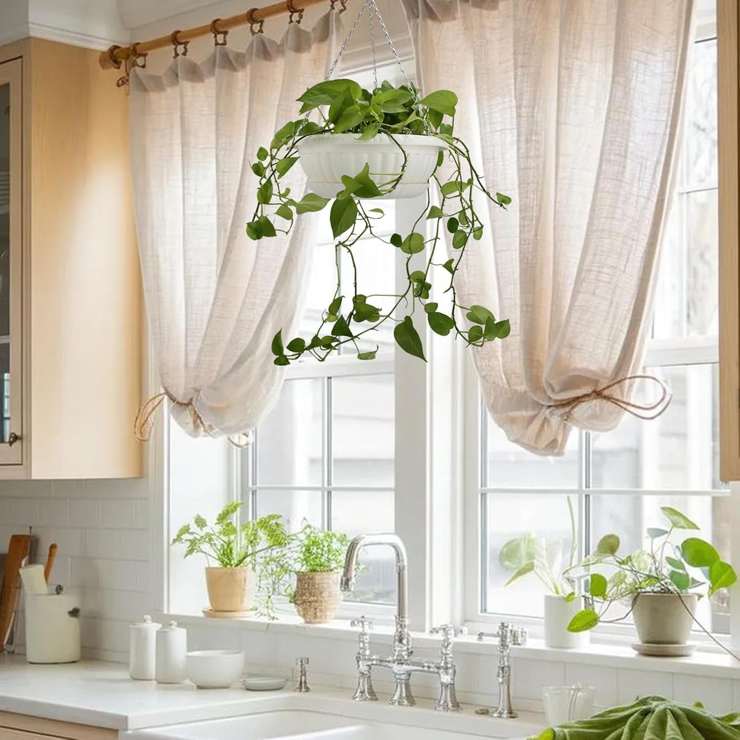 12.59in Hanging Planter Pots for Outdoor and Indoor Plants Flowers with Drainage Hole Tray Hooks Plastic Plant Baskets for Garden Home Porch (White, Pack of 6)