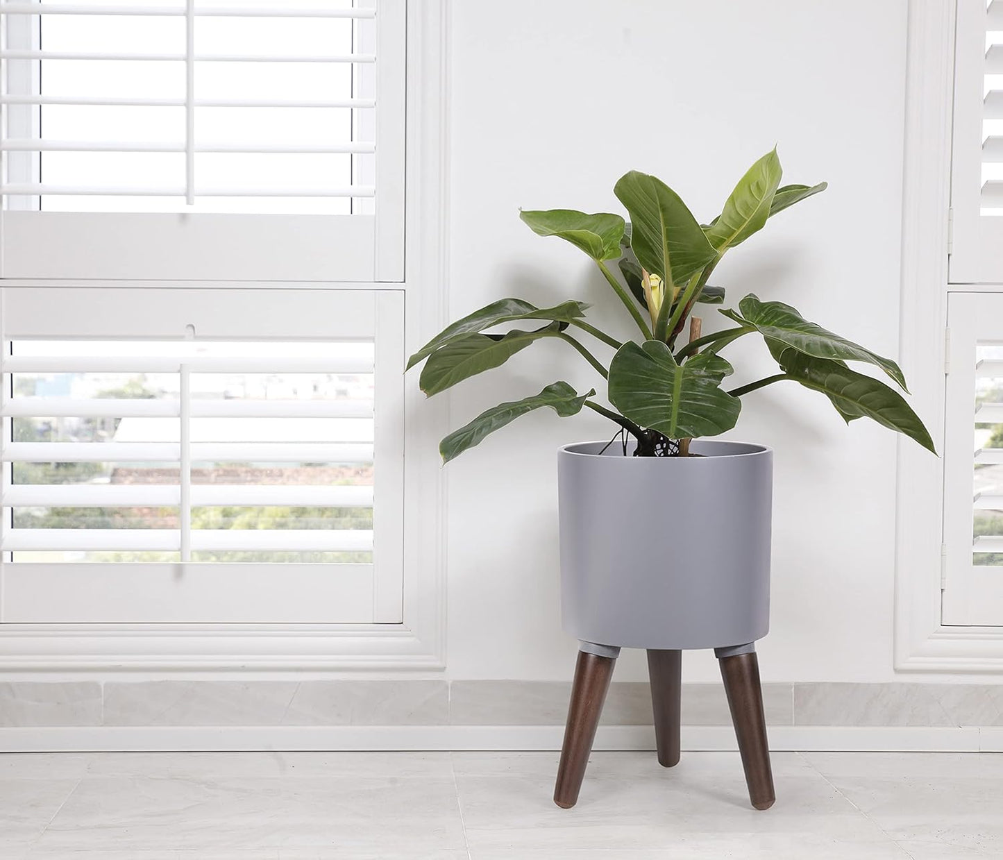 D'vine Dev 8 Inch Planter Pot with Stand, Mid-Century Tall Plant Pot with Legs for Indoor Plants, Small, Grey, 88-O-A-3