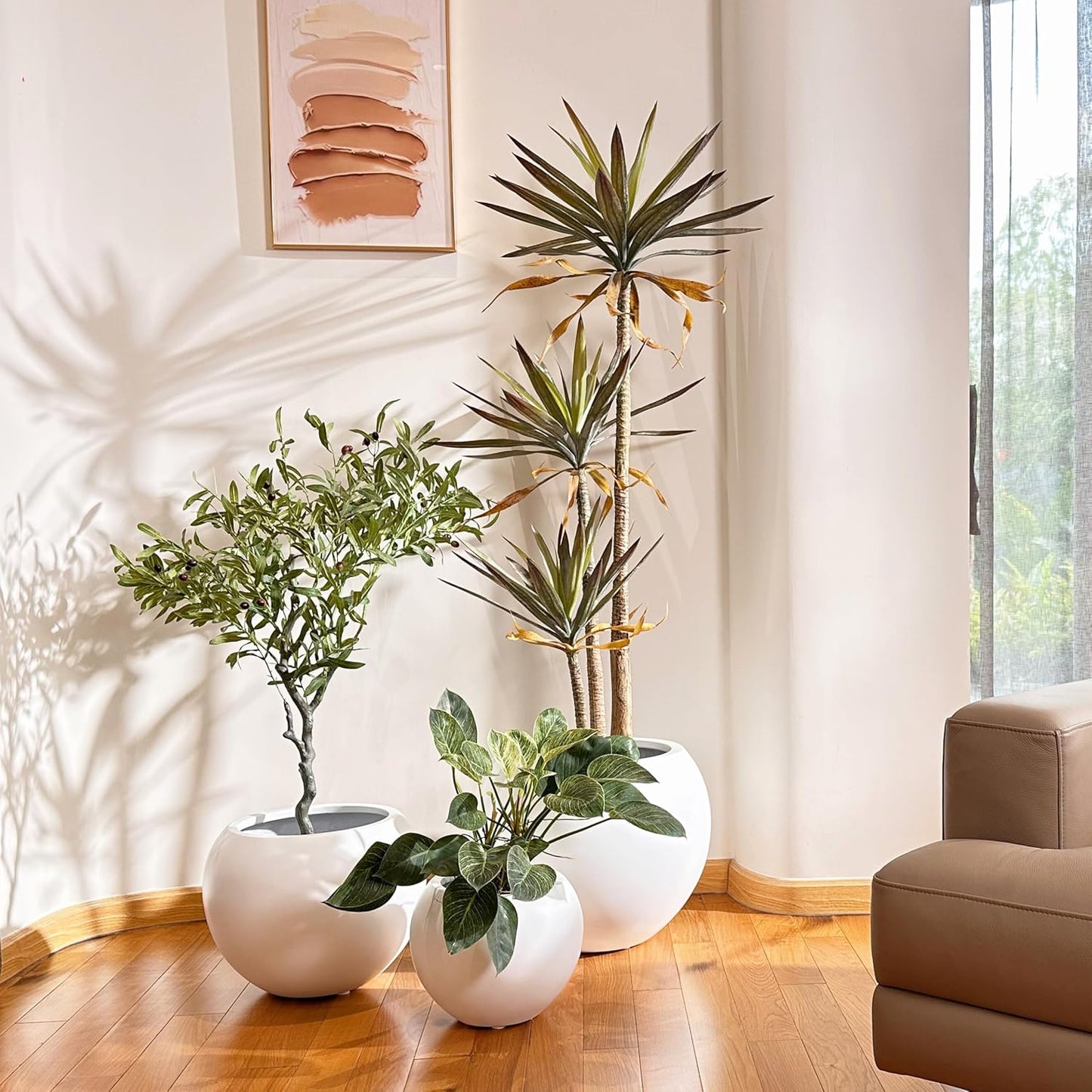 16" H x 20" D Globo Fiberstone Round Planter with Drainage Hole, Weather Resistant, Smooth Finish, Planters for Indoor Plants & Outdoor, 2 Extra Coco Mats (Black, 13.5" Pot Opening)