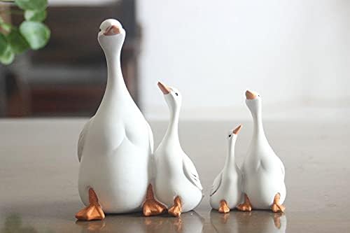 Lifelike Mother Duck and Ducklings Resin Statue for Patio Yard Decoration - Durable and Hand-Drawn Sculpture (Small & Large Bundle Set)