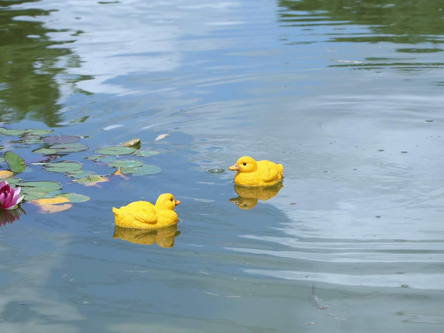 Floating Resin Duck Figurine Pond Décor Garden Lawn Patio Outdoor Statue Yellow (Set of 2)