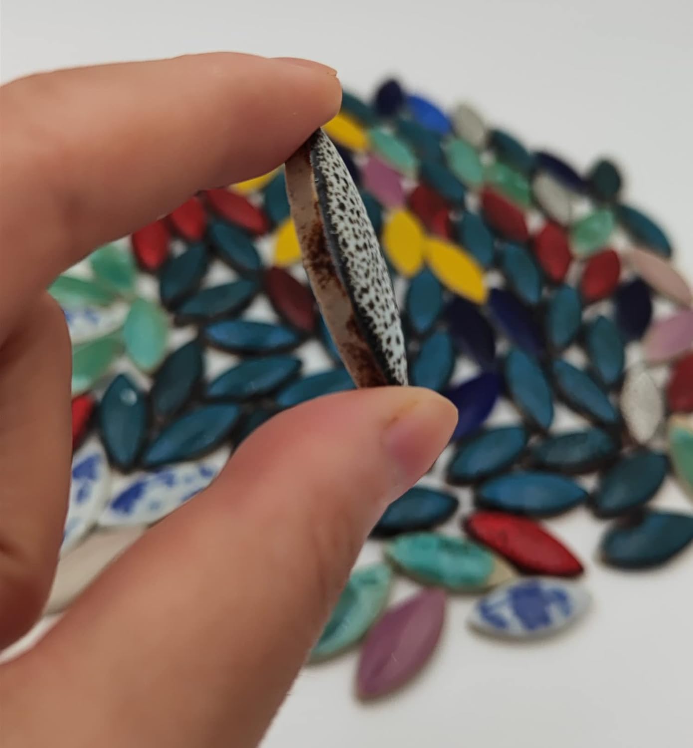 500g/1.1lb Random Color Irregular Ceramics Mosaic Tiles,DIY Making Creative Ceramic Mosaic Tiles for DIY Craft Plates Flowerpots Vases Cups Mosaic Making Supplies (Leaf)