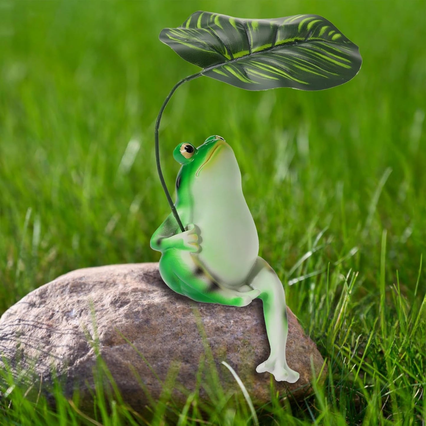 Frog Statue for Garden Outdoor Resin Frog with Leaf Umbrella Patio Lawn Porch Yard Indoor Home Decoration, Birthday Holiday Decor for Women Mom Grandma Garden Lovers