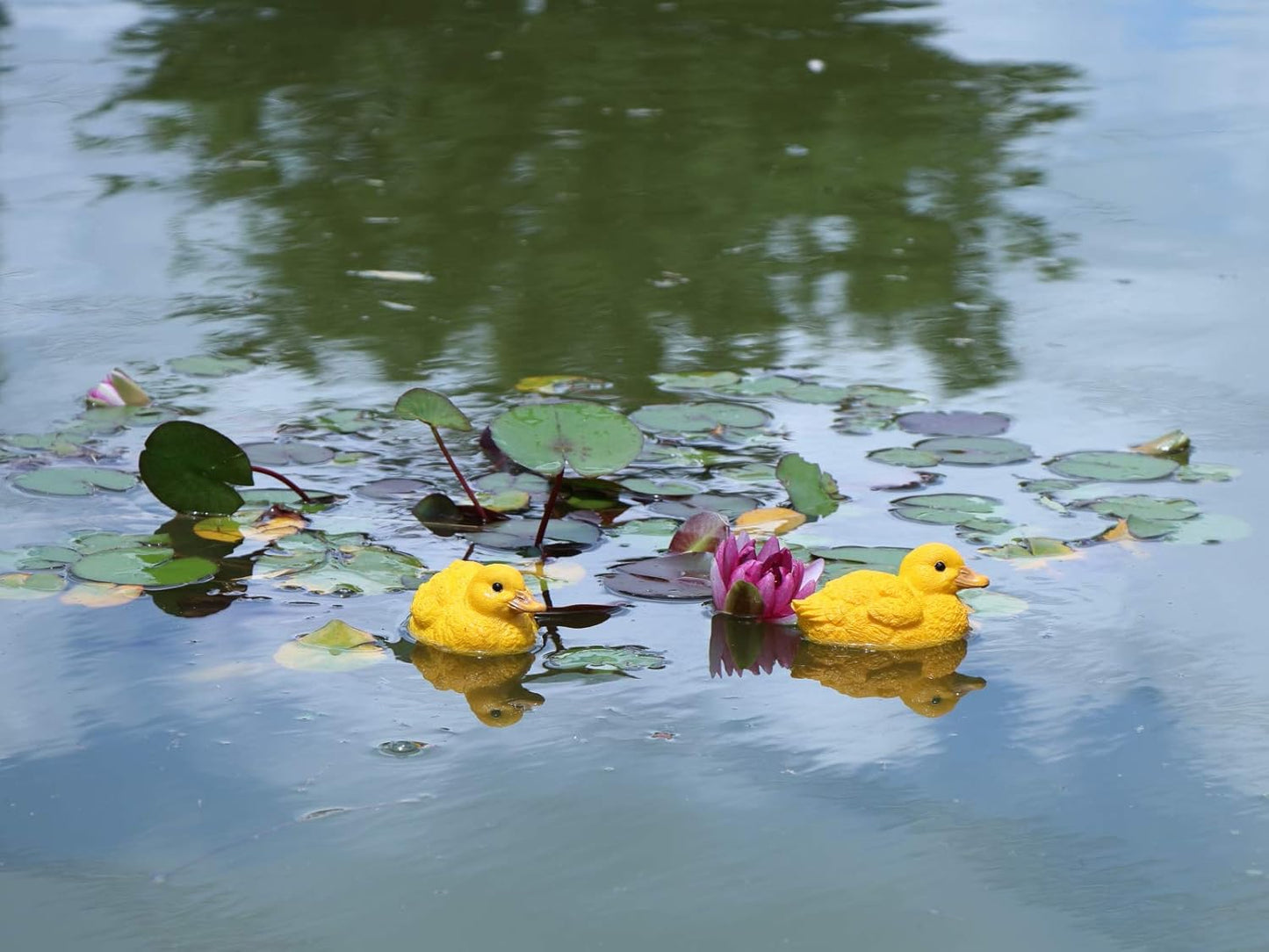 Floating Resin Duck Figurine Pond Décor Garden Lawn Patio Outdoor Statue Yellow (Set of 2)