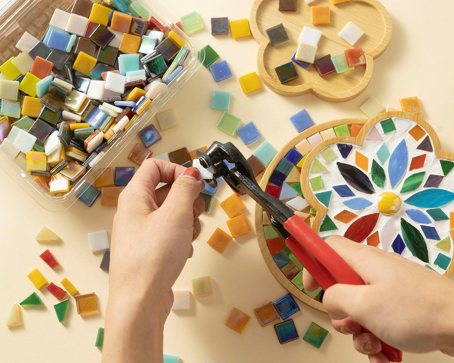 Lanyani 1.2Pounds/300 Pieces Iridescent Glass Mosaic Tiles Bulk for Crafts, Variety Vibrant 5/8 Inch Square Mosaic Tiles Pieces Supplies for DIY Home Garden for Adults and Kids