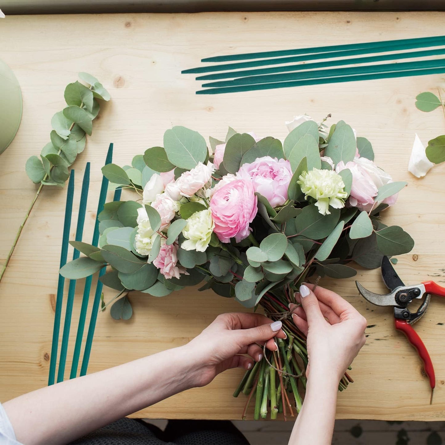 Green Bamboo Sticks Plant Stakes, Plant Support Sticks for Indoor Plants, GAGINANG Sturdy Bamboo Stakes, Floral Plant Support for Indoor and Outdoor Plants 25 Pack（18 Inches）