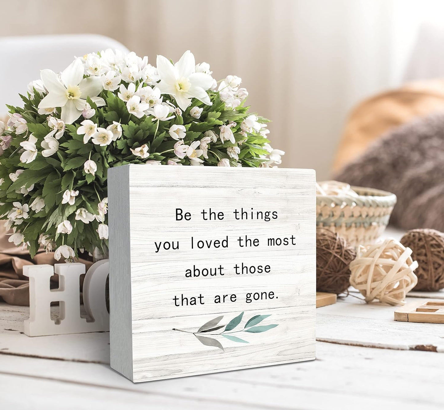 SRADMO Be the Things You Loved the Most About Those That are Gone Wood Box Sign Desk Decor, Rustic Bereavement Memorial Wooden Block Box Sign Decoration For Home Living Room Shelf Table Decor