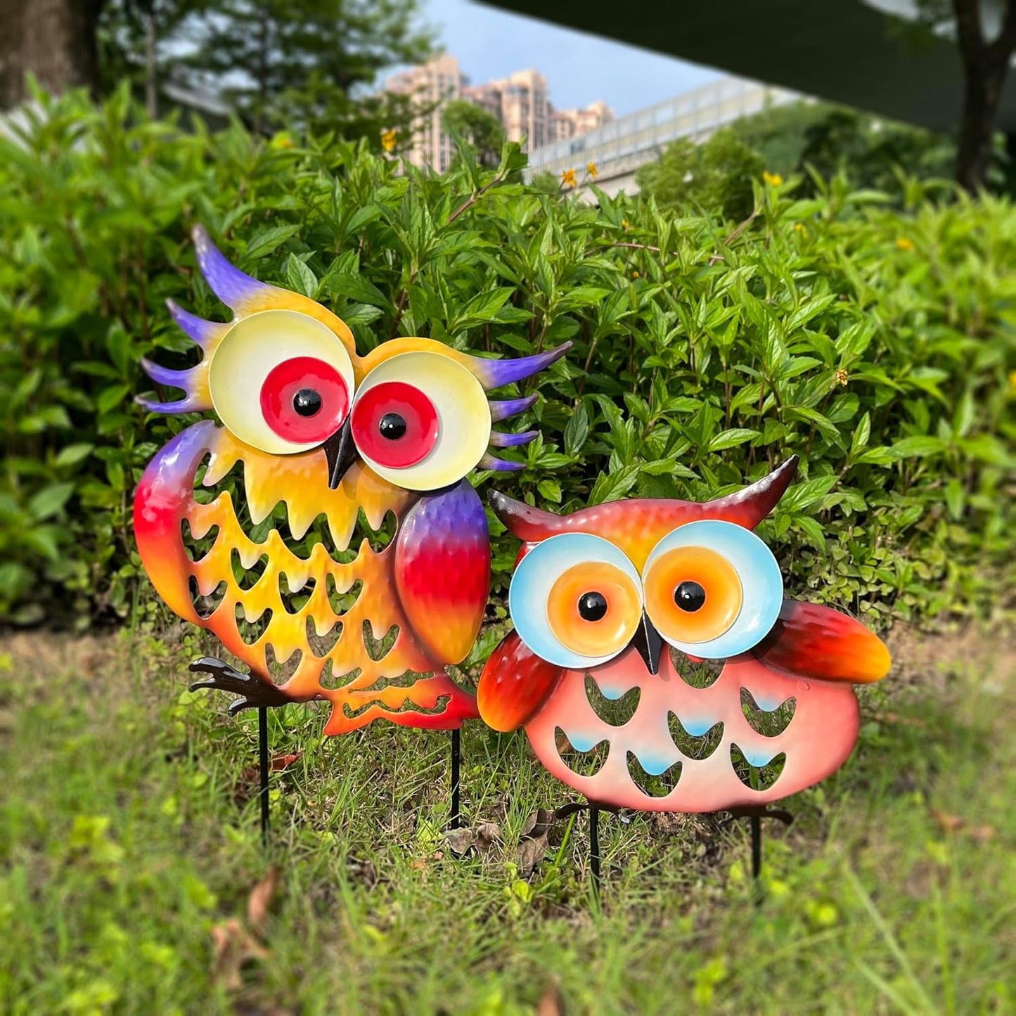 Pack of 2 Metal Fresh Color Owl Garden Statues Silhouette Couple Stakes Decorative Outdoor Animal Sculptures for Yard Décor and Lawn Ornaments