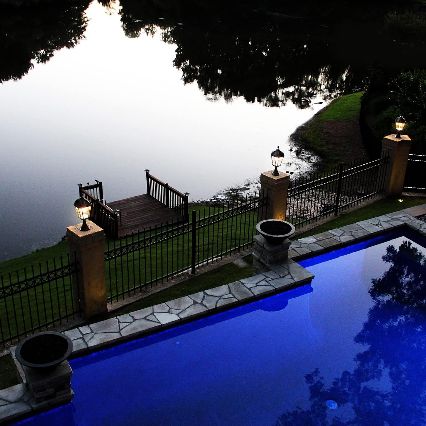 Gama Sonic Outdoor Solar Post Light with Pier Base, Brushed Bronze Finish Aluminum and Rain Glass, Royal Bulb 150 Lumens Warm White LED, Mount on Column or Flat Surface 98B111 Upgraded Panel