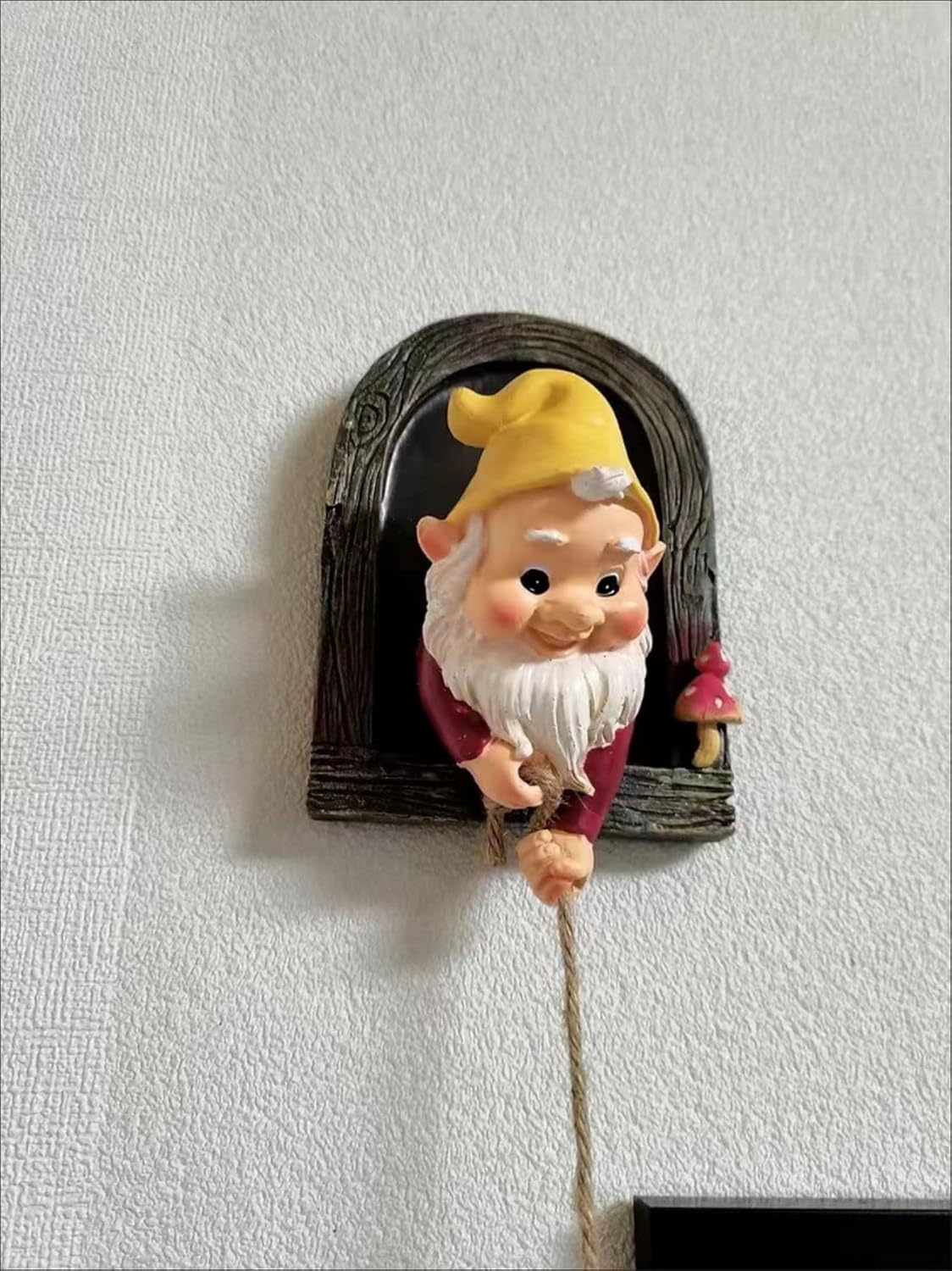 Outdoor Garden Gnome Statue,Climbing Elves Garden Sculpture,Gnome Tree Hugger Figurines Decor,Fairy Hanging Decor Miniature Figurines Garden Gnome Landscape Figurine for Lawn Balcony Patio