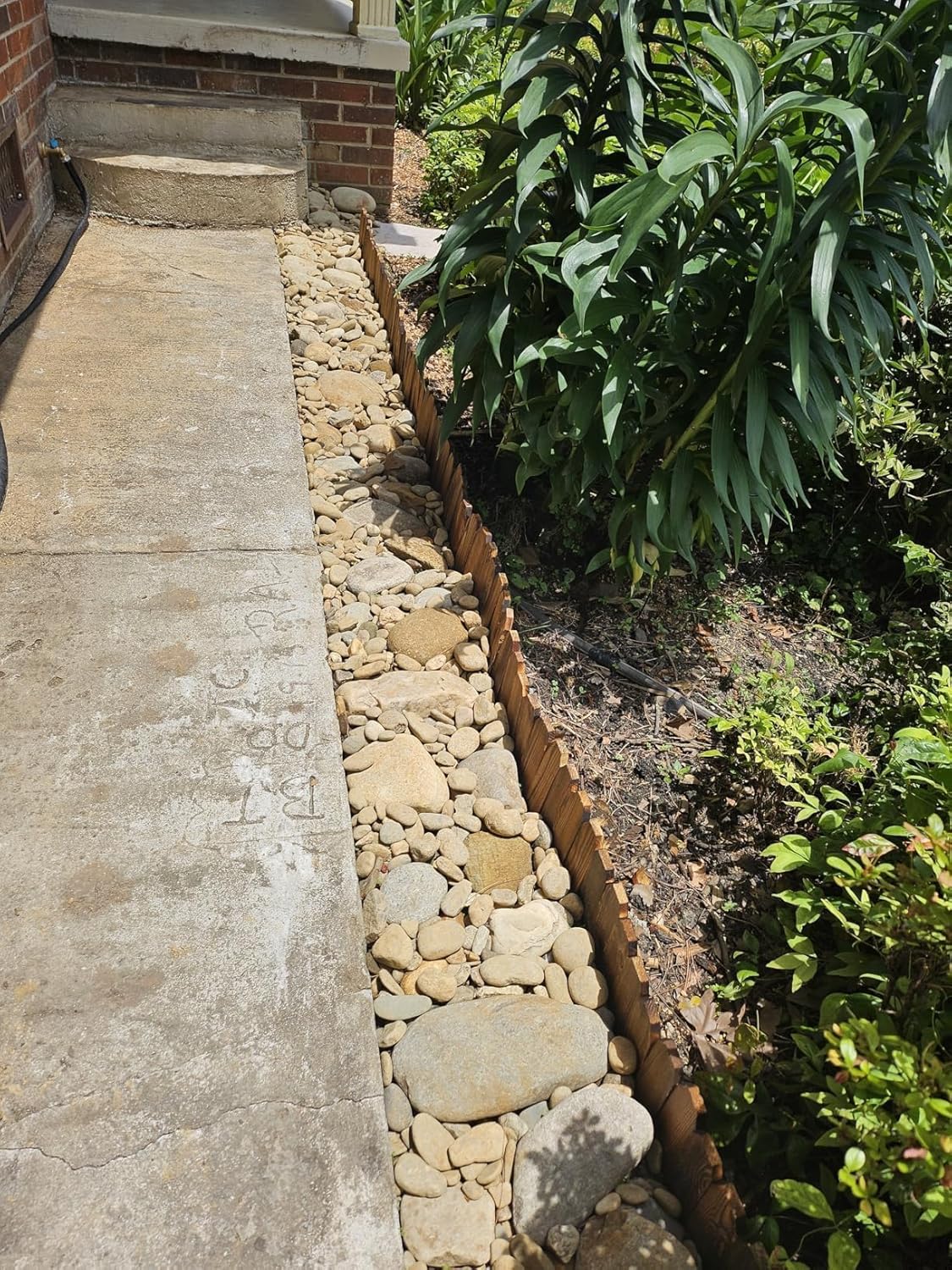 Wood Garden Edging, Wooden Fence Border Decorative Small Picket Panels for Flower Bed Barriers and Landscape Fencing (5.9" H x 47" L, 10 Pack)