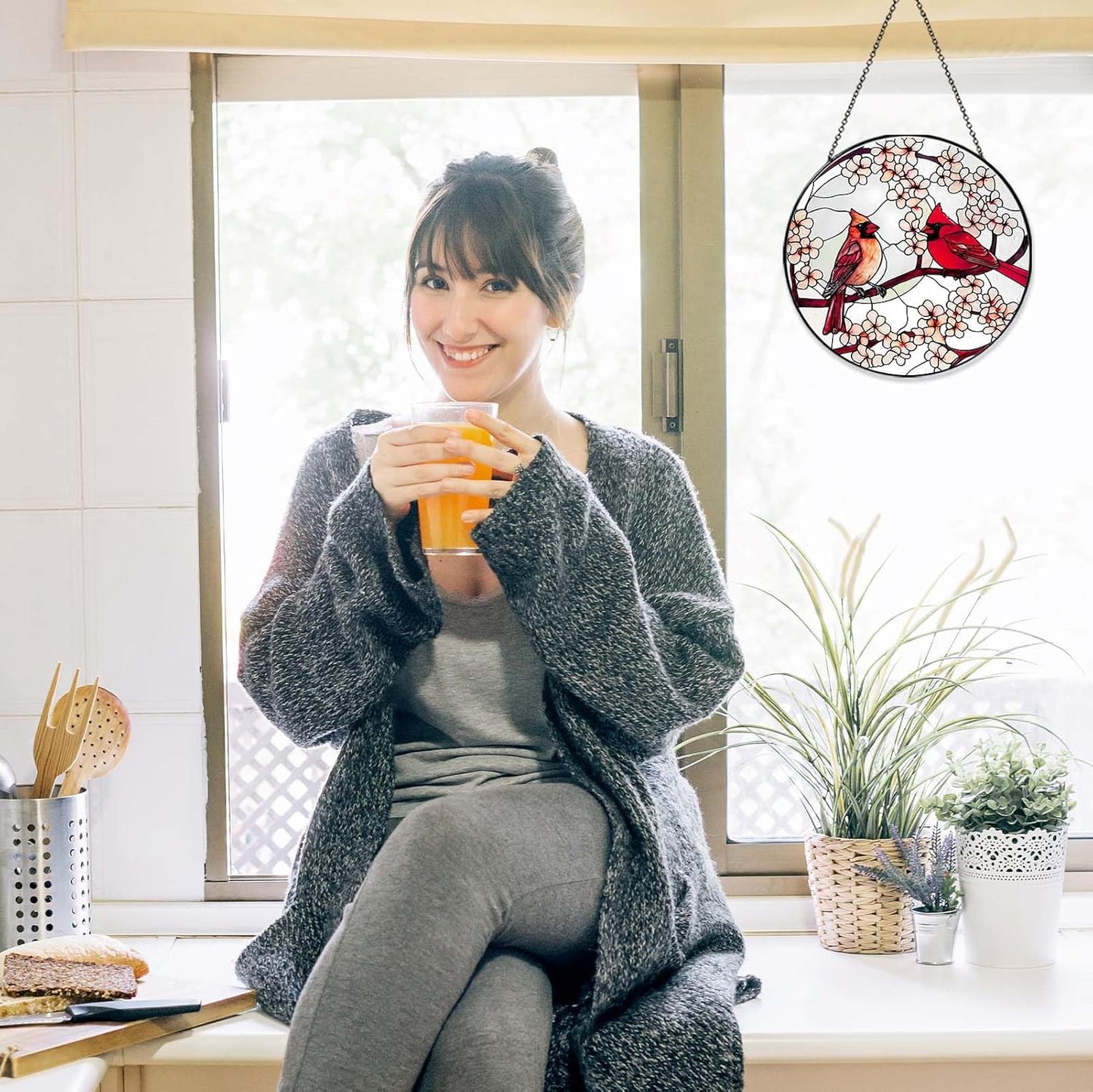 Cardinal Sun Catcher Stained Glass Window Hanging Cardinal Decor Gifts for Women Handmade Sun Catcher Decoration for Garden Home Housewarming Gift Valentine's Day Gifts（6 inch）