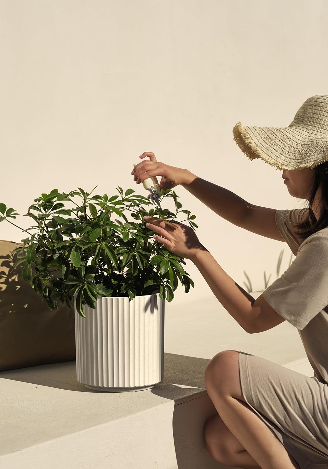 Veradek Demi Series Round Planter for Porch, Patio, Backyard | Durable Plastic-Stone Composite Material | Modern Décor for Tall Plants, Flowers