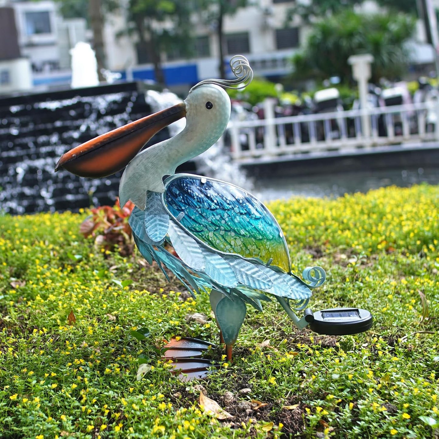 HONGLAND Solar Metal Pelican Statues Garden Sculpture & Statues, 17 Inch Glass Outdoor Pelican Yard Art Coastal Ocean Bird Decor Lawn Ornament for Backyard Porch Patio Decor（Blue-Green）