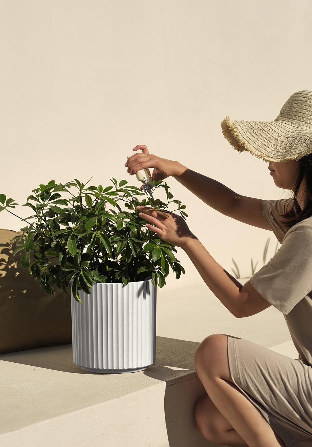 Veradek Demi Series Round Planter for Porch, Patio, Backyard | Durable Plastic-Stone Composite Material | Modern Décor for Tall Plants, Flowers