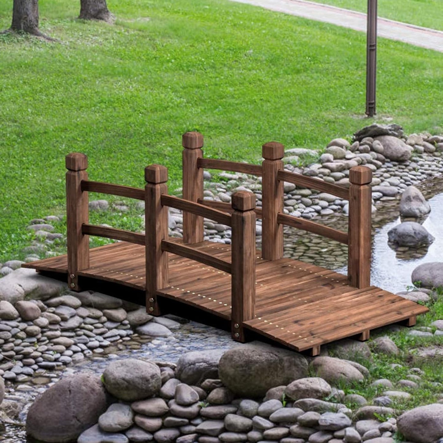 Giantex 5 FT Wooden Garden Bridge, Stained Wood Arc Footbridge with Railings, 400 lbs Capacity, Decorative Pond Bridge for Outdoor Garden Yard Backyard Creek Farm (Brown)