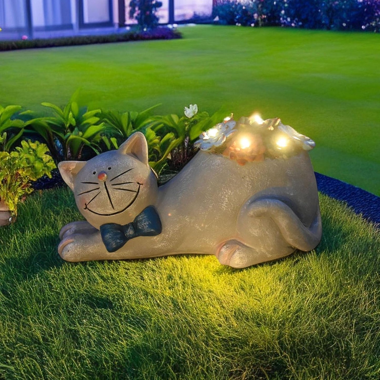 Cat Garden Figurines Outdoor Decor Solar Statue with LED Lights for Patio Lawn Yard Art Decoration Housewarming Garden Gift