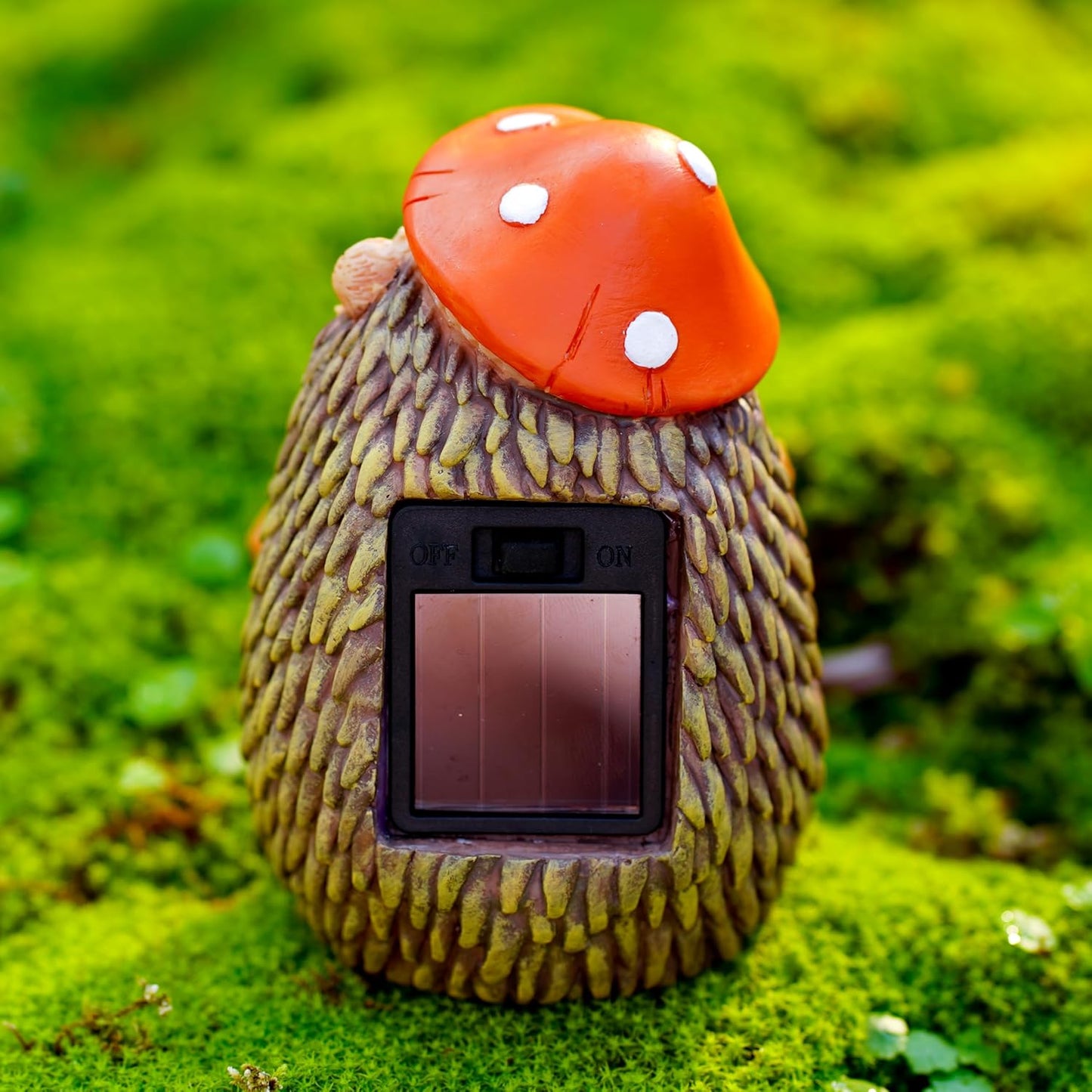 Garden Hedgehog Welcome Sign Statue with Mushroom Hat, Solar LED Ladybug Light, Outdoor Decorative Figurine, Housewarming Gift for Patio,Yard,Lawn Ornament