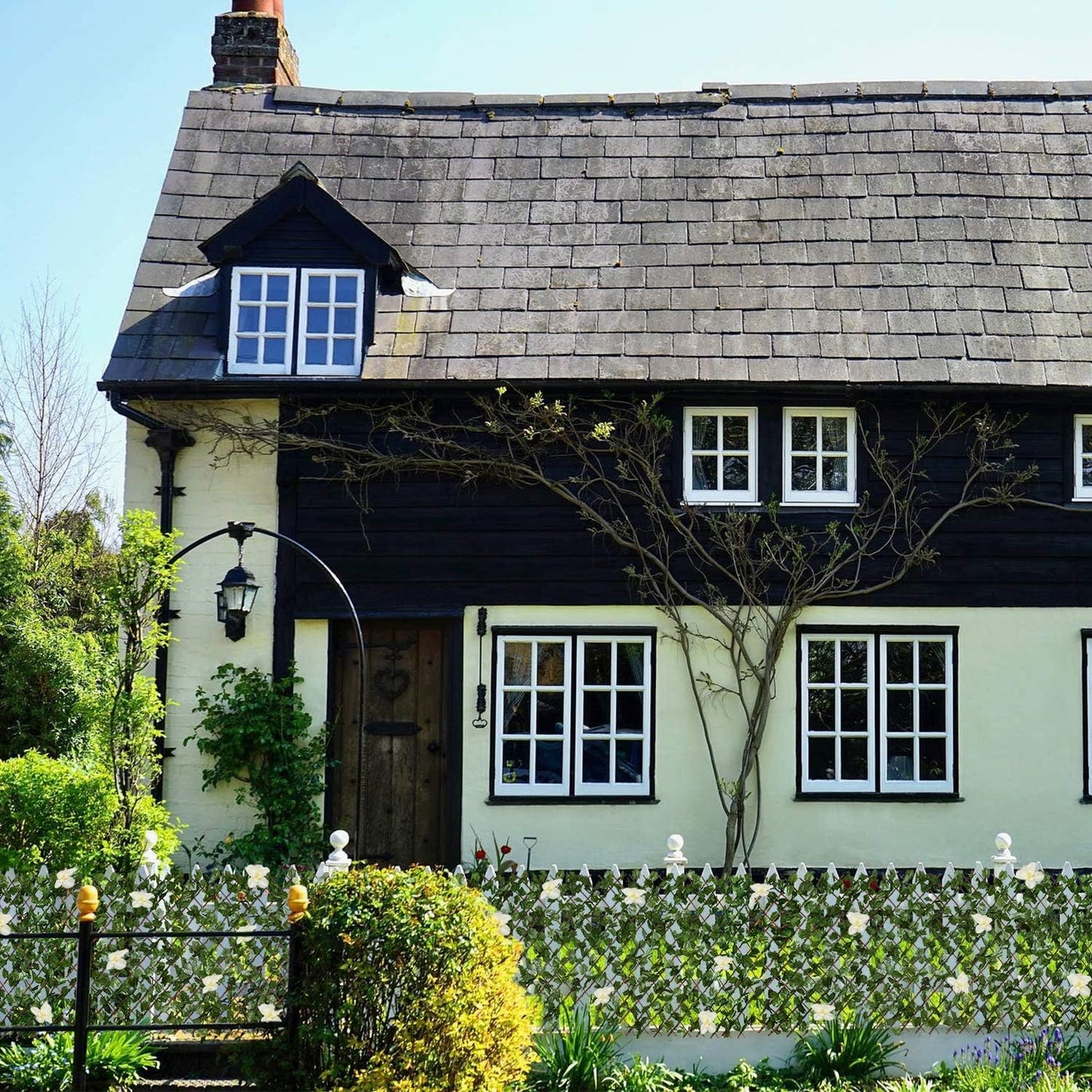 Expandable Faux Ivy Fence,Artificial Privacy Screen Decor for Outdoor Wall, Balcony and Patio, Single Sided Leaves (2,White Flower)