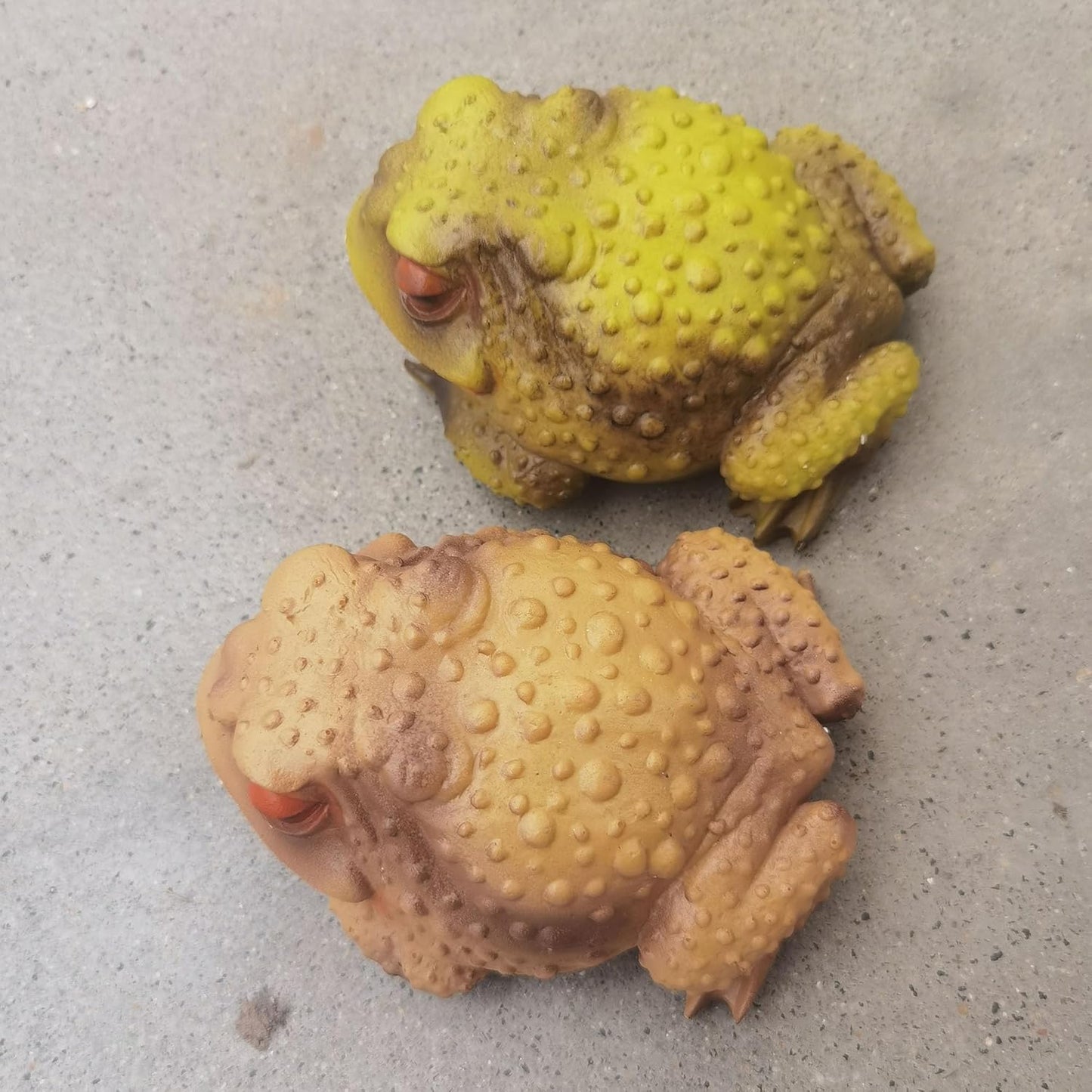 2pcs Frog and Toad Garden Statues - Outdoor Yard Art Decor Figurines - Decorative Frog Figurine for Garden, Patio, Lawn