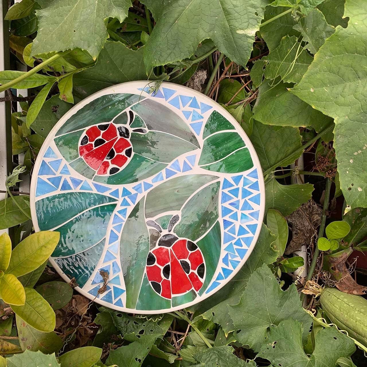 Bieye MSS001 Tiffany Style Stained Glass Mosaic Decorative Stepping Stone for Garden Decor (12" Round, Ladybug)