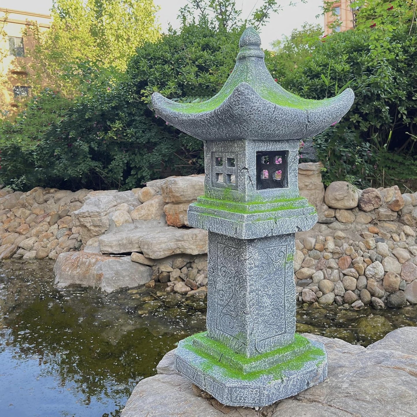 31.5’’High Japanese Pagoda Statue Moss-Covered Retro Miniature Tower Lantern Garden Decoration Figurines Outdoor Asian Decoration Zen Courtyard Landscape…