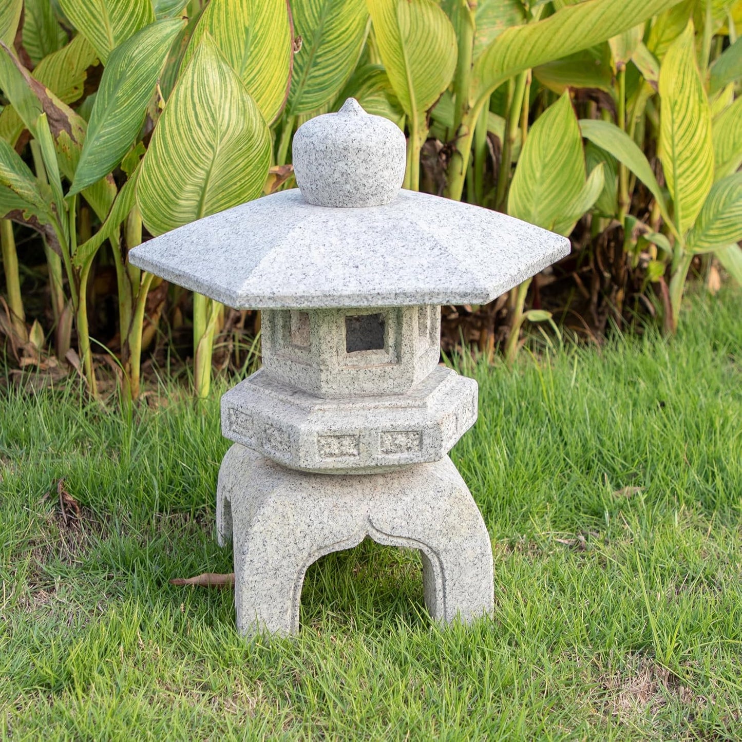 Natural Granite Japanese Garden Decorations - Pagoda Lanterns and Statues