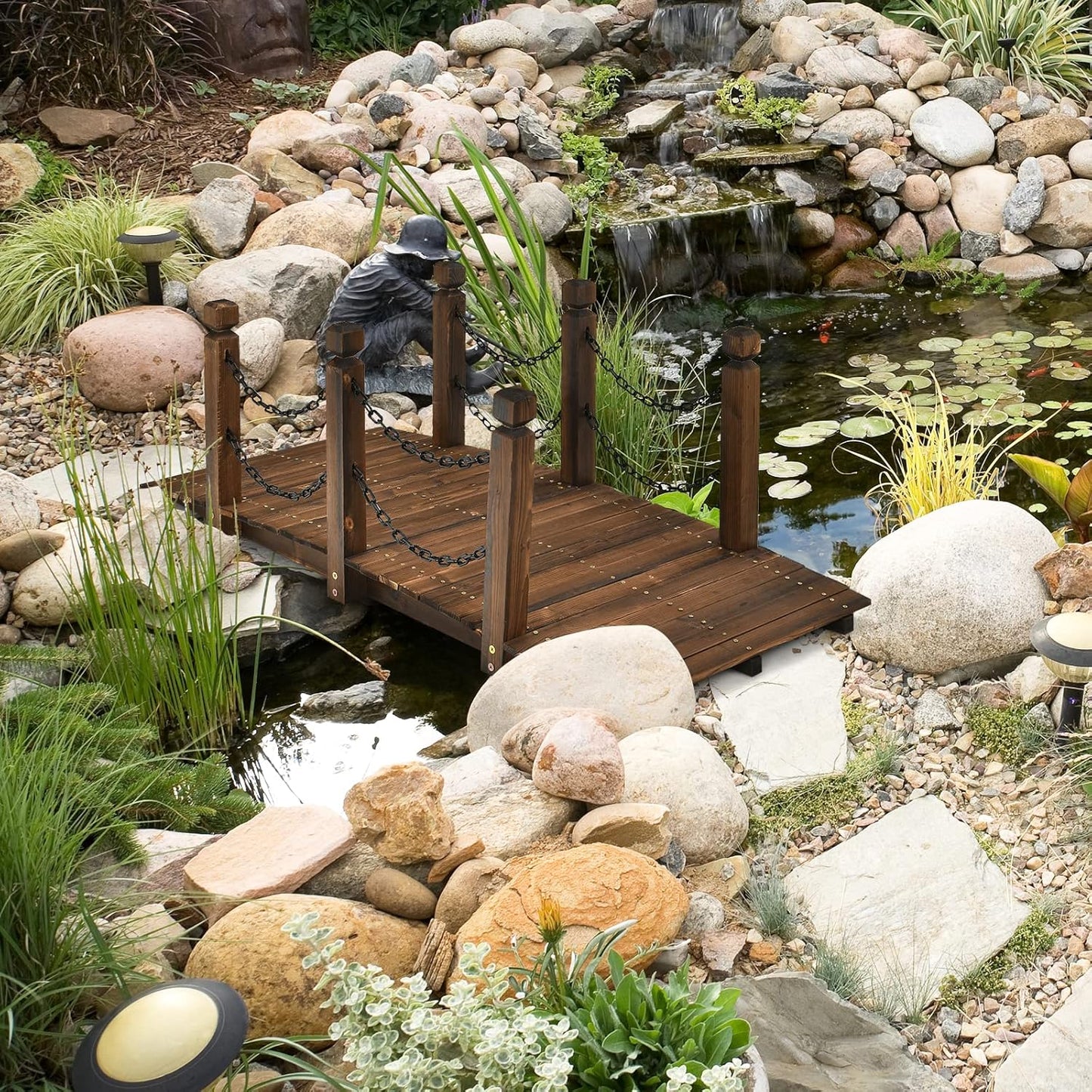 Tangkula 5 FT Wooden Garden Bridge, Arc Footbridge w/Safe Chain Railings, Outside Small Arc Pond Bridge, Decorative Fir Bridge for Landscaping Garden, Pond, Stream, Courtyard, Holds up to 400 LBS