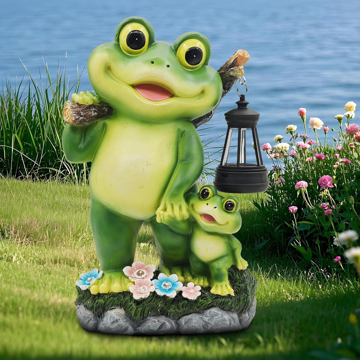 Outdoor Frog Garden Decor: 10'' Yard Decoration with LED Lantern Funny Solar Parent-Child Frog Statue Gifts for Women Gardener Housewarming Gift