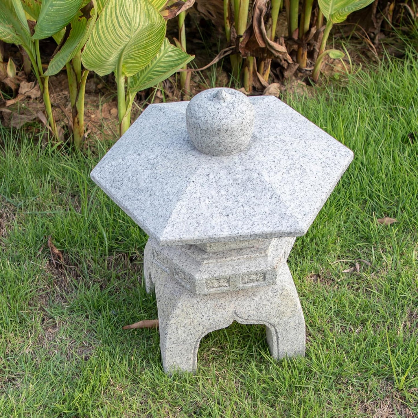 Natural Granite Japanese Garden Decorations - Pagoda Lanterns and Statues