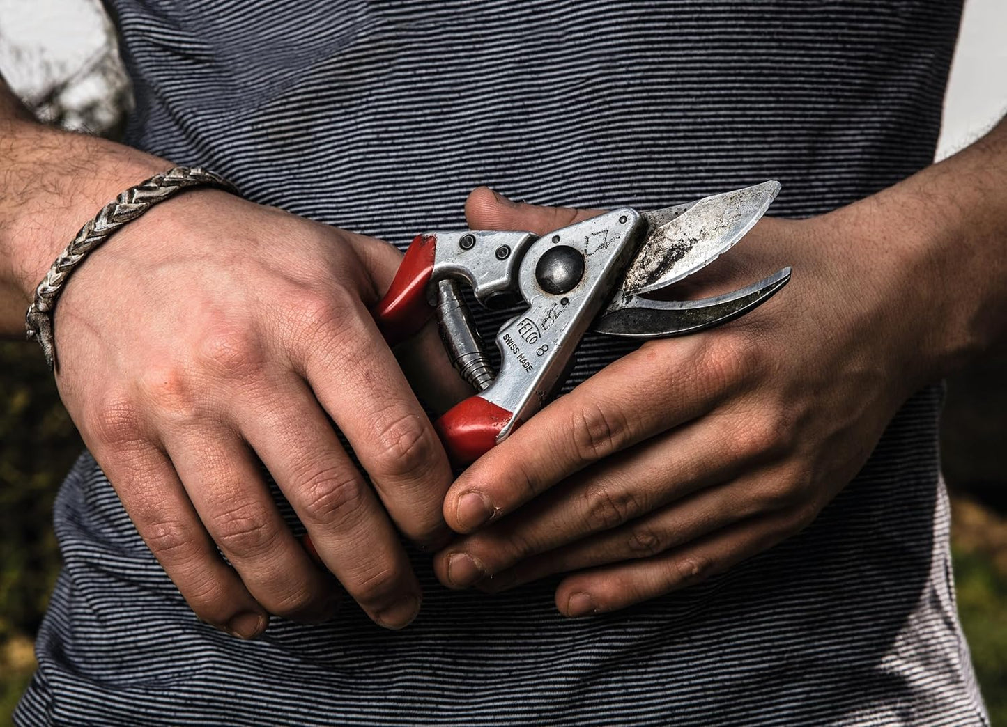 FELCO F8 Pruning Shears – 8.3" Swiss-Made Garden Clippers for Large Right Hands | Ergonomic Comfort | Hand Pruners for Gardening | Garden Tool Cutter with Precision Bypass Blade, Aluminum Handles
