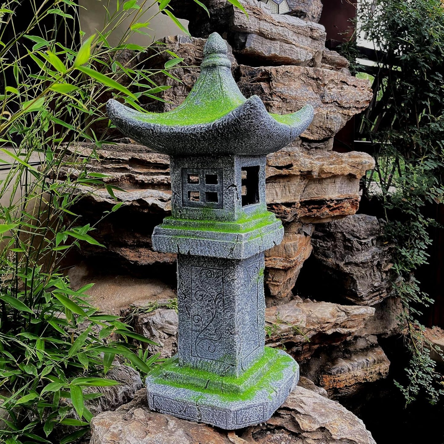31.5’’High Japanese Pagoda Statue Moss-Covered Retro Miniature Tower Lantern Garden Decoration Figurines Outdoor Asian Decoration Zen Courtyard Landscape…